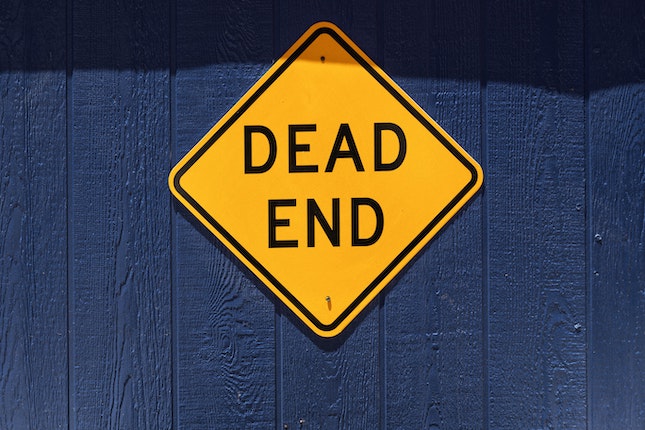 diamond yellow road sign that reads dead end